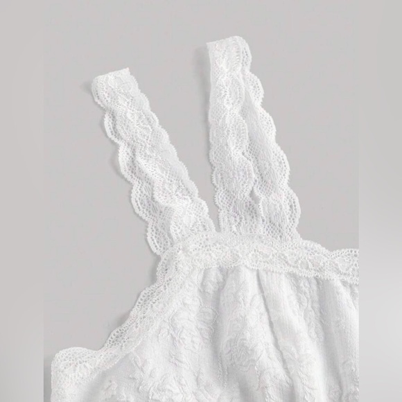 White Structured Tank Top with Wide Straps - Picture 3 of 7